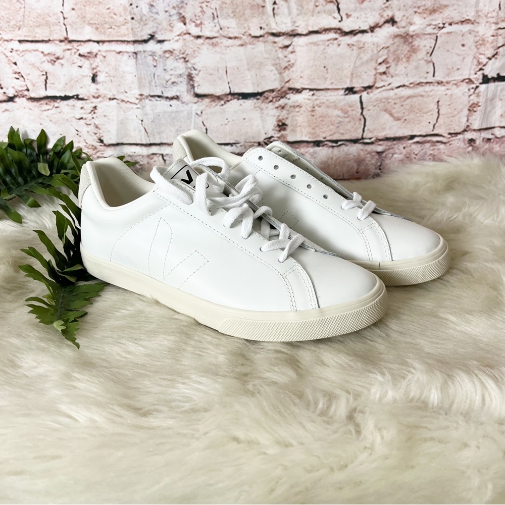 Veja Esplar Leather Low Top Extra White Sneakers Size 9